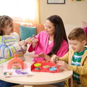 Kinetic Sand, SquishPizza oprijzende pizzaoven speelset, creatieve paasgeschenken, bevat 1 lb vormbaar speelzand & 5 gereedschappen, speelgoedvoedsel knutselen kinderspeelgoed