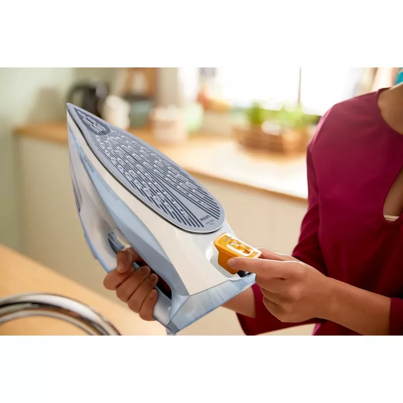 Stoomstrijkijzer Philips 7000-serie DST7011/20 — 2600 W, 0,3 l tank, SteamGlide Plus zoolplaat, verticale stoom