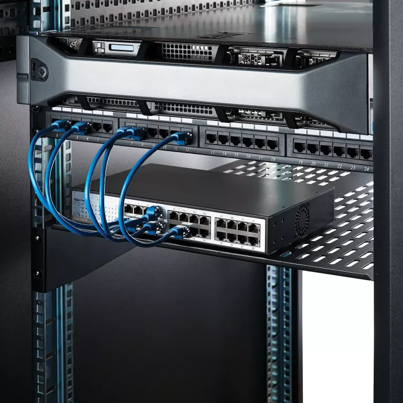 StarTech.com CABSHELF22V 2U geventileerde vaste legplank voor serverrack, 19″, 22″ (55,9 cm) diep, tot 22 kg, staal, zwart