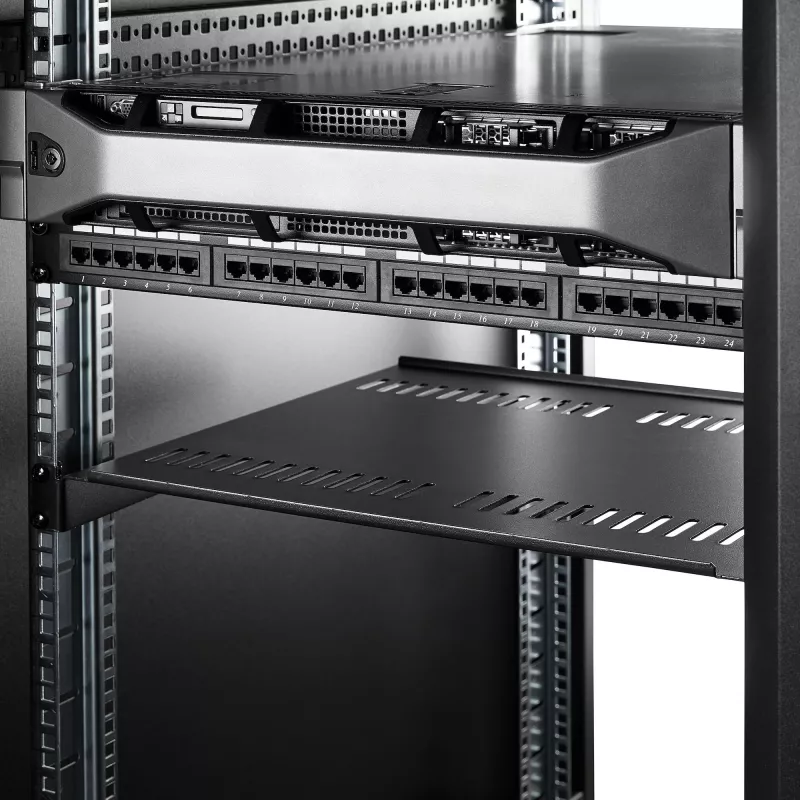 StarTech.com 1U serverrack-legbord – universele geventileerde rack-montage cantilever lade voor 19 inch netwerkapparatuur-rack & kast – hoogbelastbaar staal – draagvermogen 44lb/20kg – 16 inch diepe lade, zwart