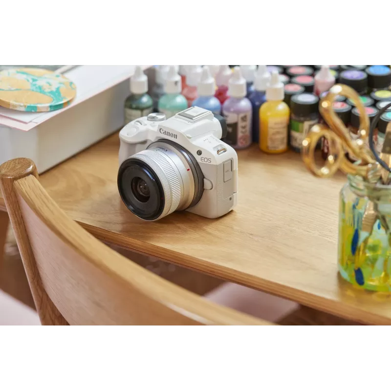 MILC camera Canon EOS R50 wit 24,2 MP 4K Ultra HD