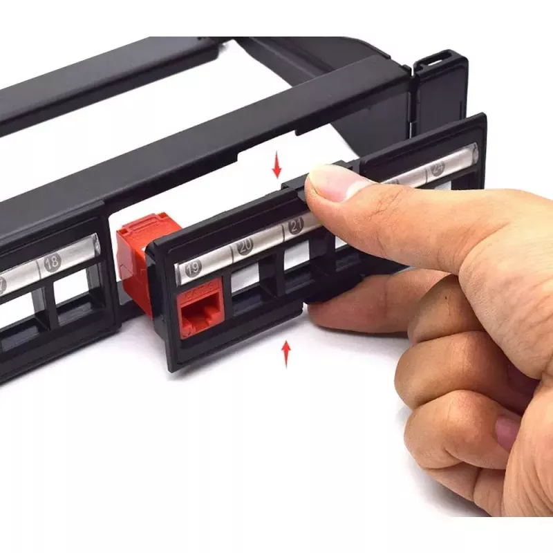 Techly modulair patchpanel 24 plaatsen UTP met uitneembare modules 1HE zwart