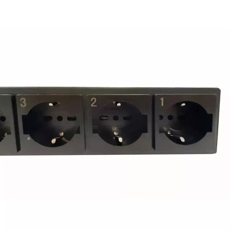 Techly 8-voudig 19 inch rack power strip met 8 aan/uit-schakelaars 1,5HE