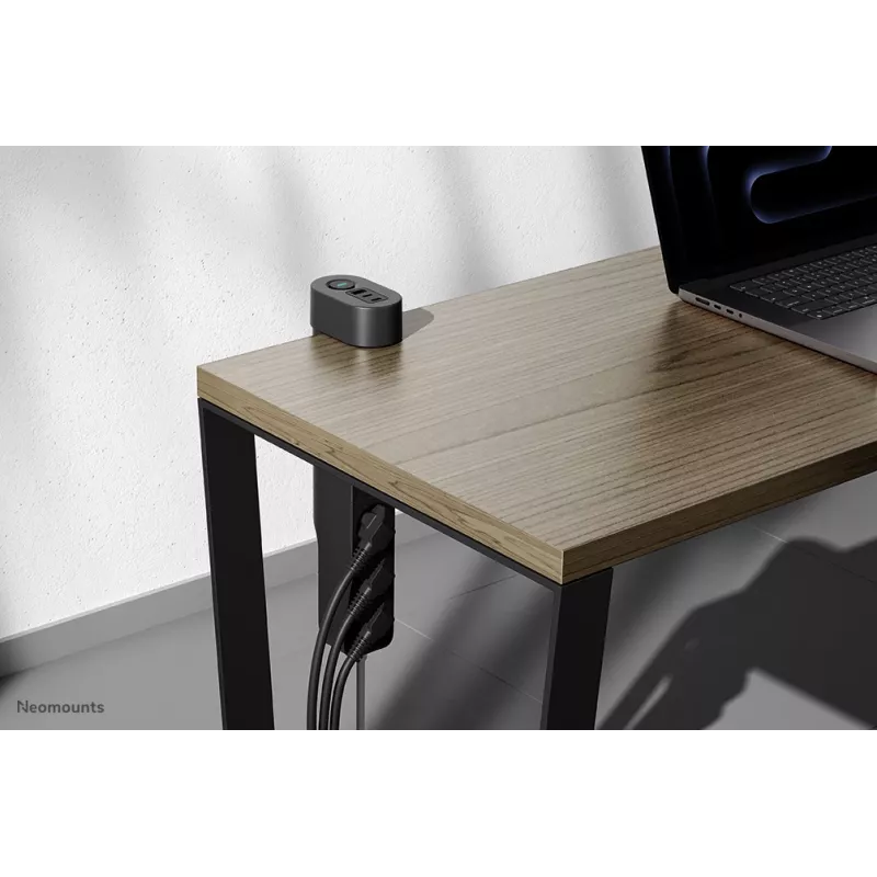Neomounts DS22-840BL6 tafelstopcontact met klem en USB-C- en USB-A-aansluitingen – snel opladen