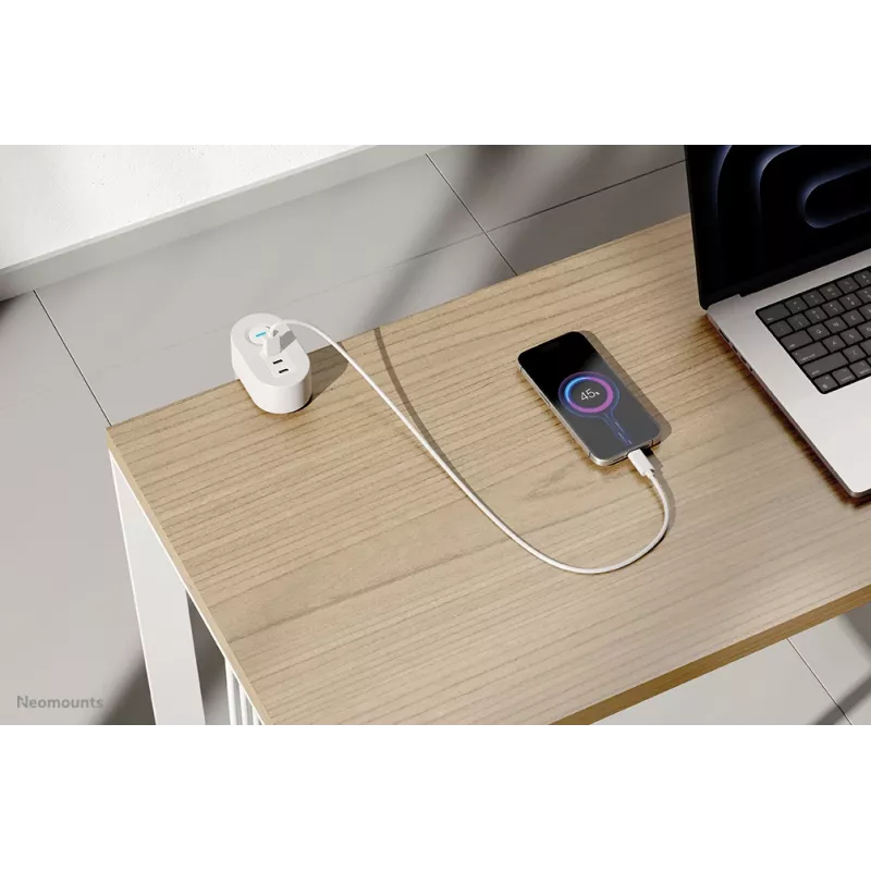Neomounts DS22-840WH6 bureaucontactdoos met klem en USB-C- en USB-A-aansluitingen – snel opladen