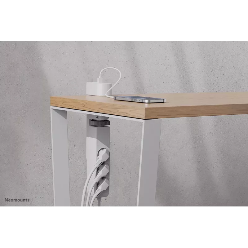 Neomounts DS22-840WH6 bureaucontactdoos met klem en USB-C- en USB-A-aansluitingen – snel opladen
