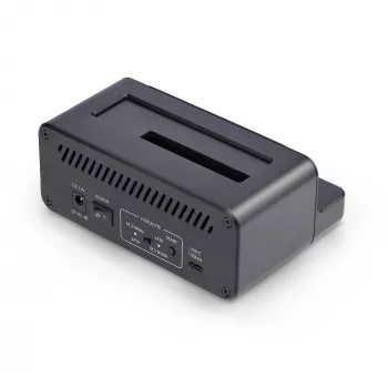 StarTech.com M.2 NVMe naar 2,5/3,5 inch SATA-schijfduplicator, dual-bay standalone SSD-kloonstation/dock, bidirectioneel NVMe naar SATA / SATA naar NVMe, tot 27 GB/min, TAA