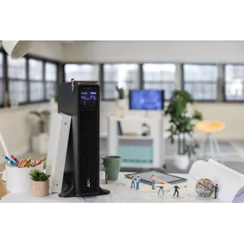APC Smart-UPS On-Line, 3kVA, tower, 208V/230V, 6x C13+2x C19 IEC-uitgangen, SmartSlot, verlengde runtime, zonder railkit