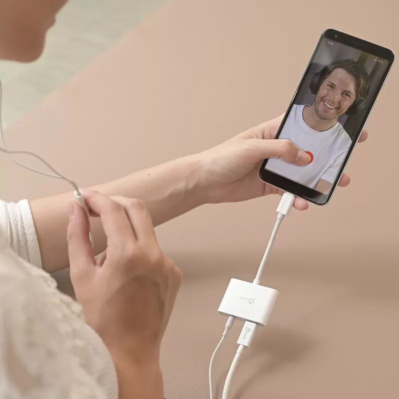 j5create JCA122 USB-C® naar 3,5-mm-audio-adapter met Power Delivery, zwart