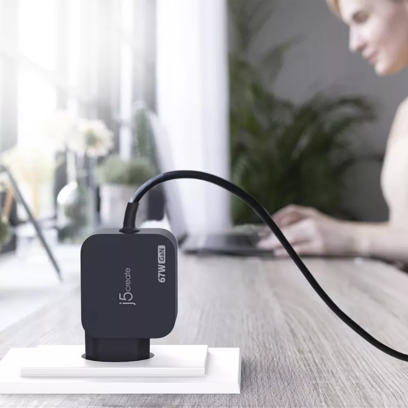 j5create JUP1565DC 67W GaN PD USB-C® Mini-oplader met 6 soorten DC-stekkers – EU, zwart