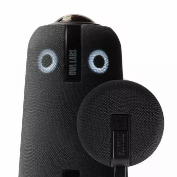 Owl Labs Meeting Owl 4+ en Expansion Mic voor Meeting Owl 4+ - breid het audiobereik in grotere ruimtes uit met 8 voet (2,5 meter) in de richting van de microfoon.