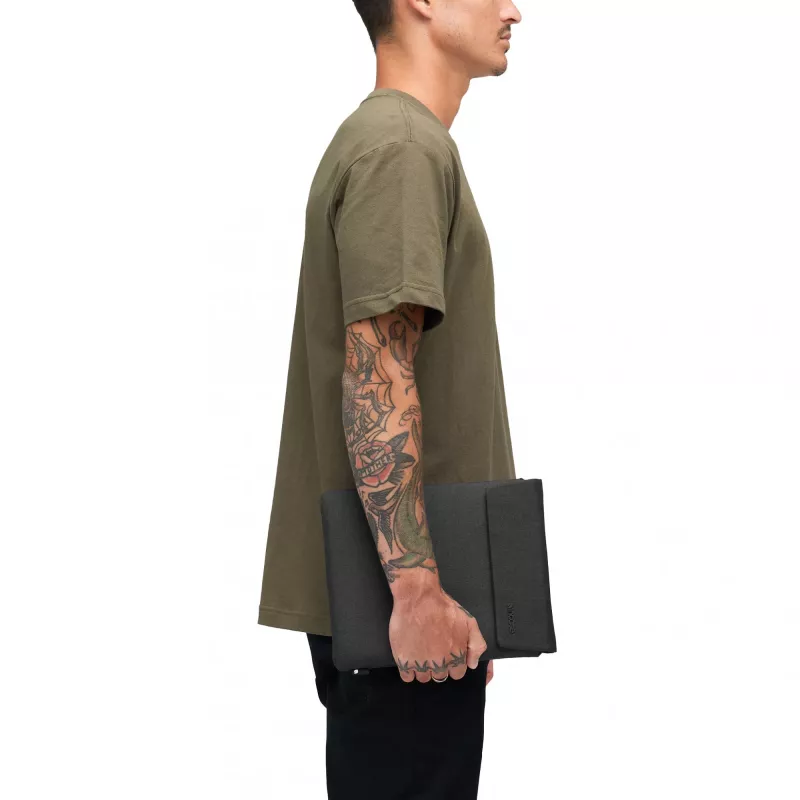 Tablet-hoes Incase Crosstown Sleeve voor 11-inch tablet, zwart