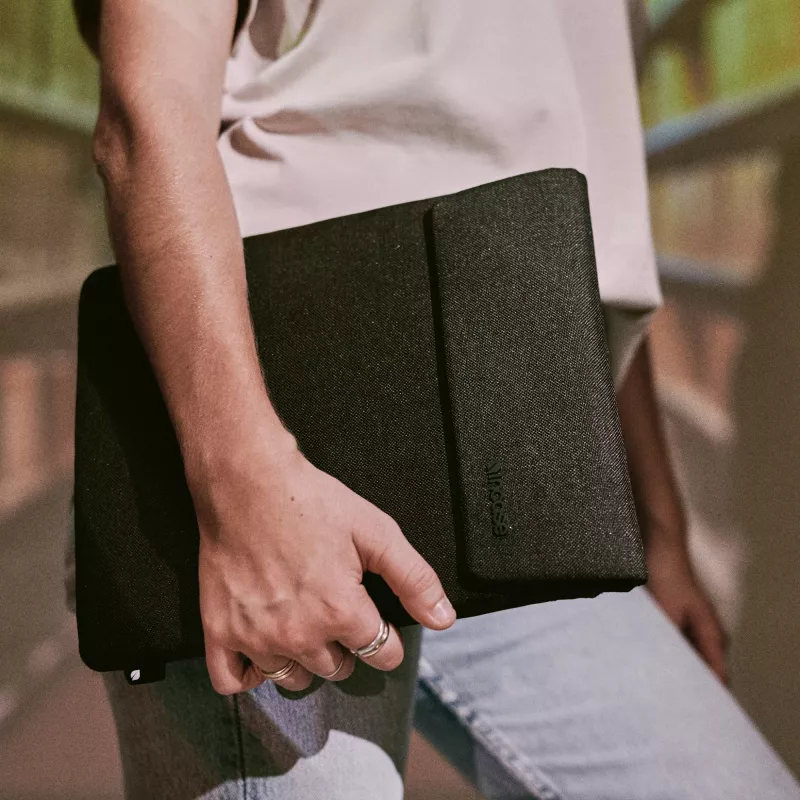 Tablet-hoes Incase Crosstown Sleeve voor 11-inch tablet, zwart