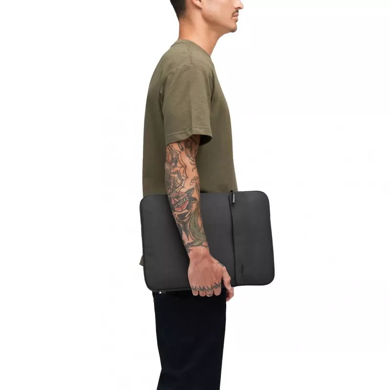Incase Crosstown Sleeve met Woolenex voor 16-inch laptop