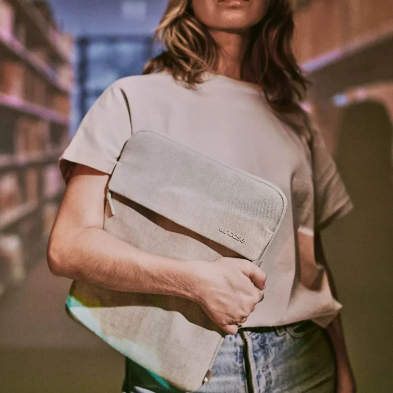 Incase Crosstown Sleeve met Woolenex voor 14-inch laptop