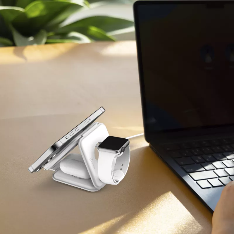 j5create Qi2 3-in-1 Magnetic Travel Wireless Charging Station indoor USB Fast Charging wit