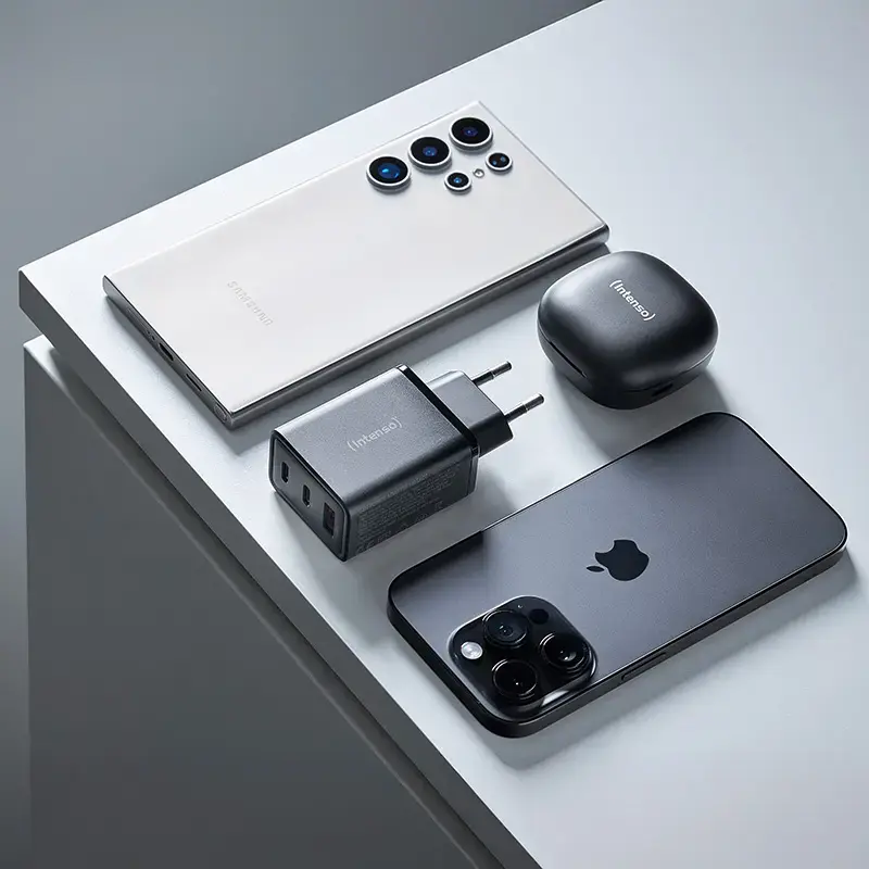 Voeding Intenso W65ACC USB-A- en USB-C-aansluitingen zwart
