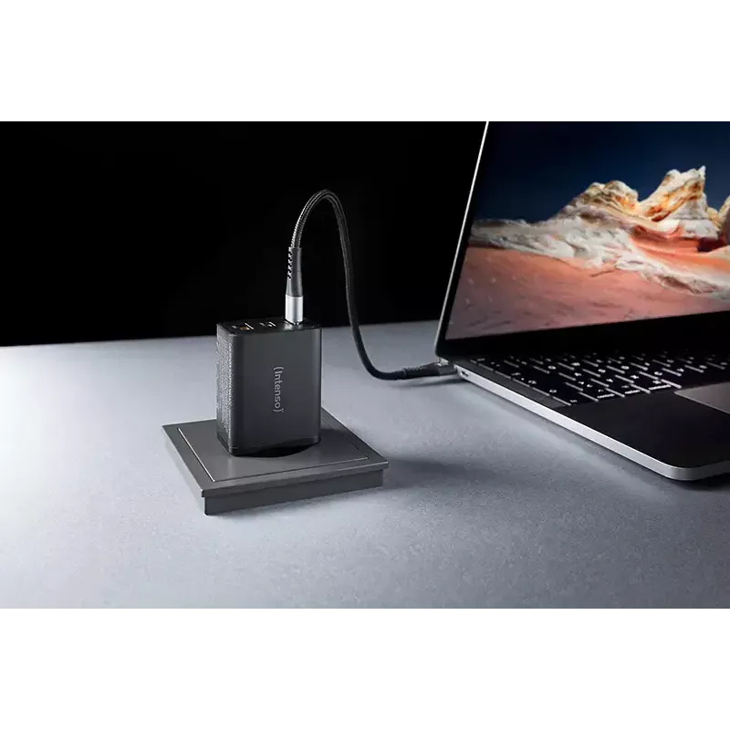 Voeding Intenso W65ACC USB-A- en USB-C-aansluitingen zwart