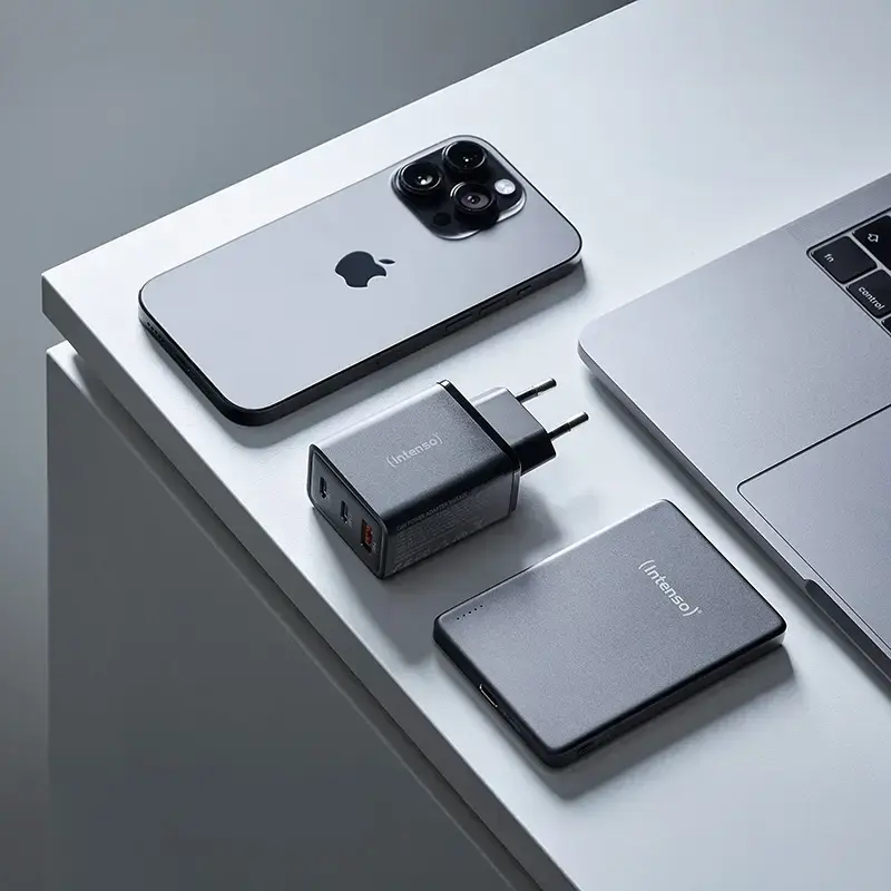 Voeding Intenso W65ACC USB-A- en USB-C-aansluitingen zwart