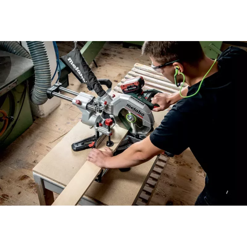 Zaag Metabo KGS 18 LTX BL 254