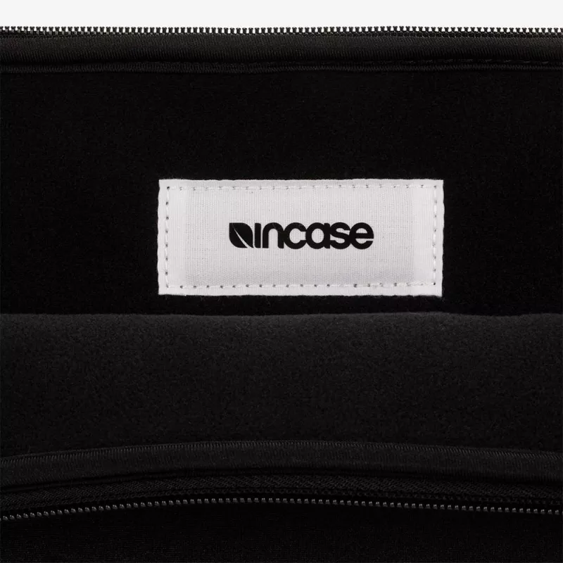 Incase Classic Sleeve voor 16-inch laptops (40,6 cm), zwart