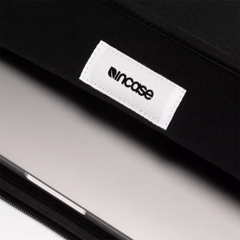 Incase Classic Sleeve voor 16-inch laptops (40,6 cm), zwart