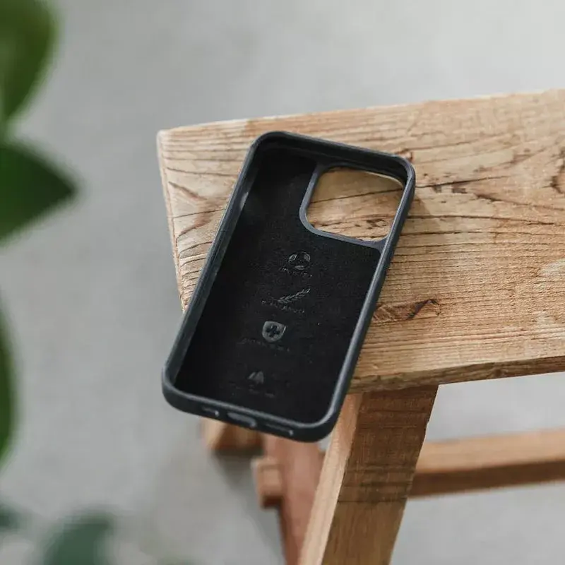 Woodcessories Bio Case telefoonhoesje cover zwart iPhone 14 Plus 17 cm