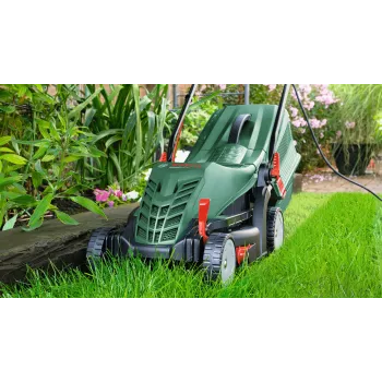 Bosch UniversalRotak grasmaaier met wielaandrijving AC groen