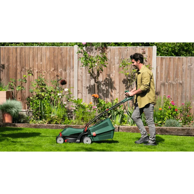 Bosch UniversalRotak grasmaaier met wielaandrijving AC groen