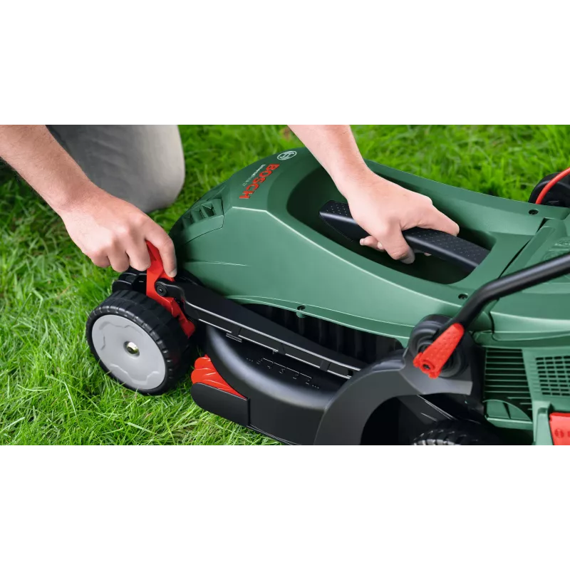 Bosch UniversalRotak grasmaaier met wielaandrijving AC groen