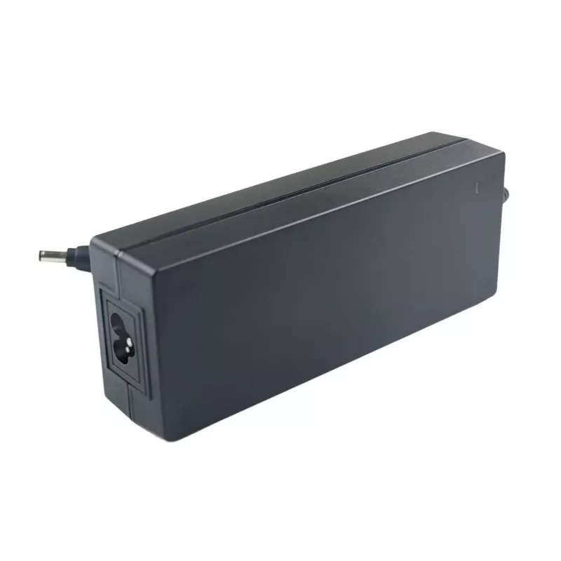 CoreParts MBXAC-AC0016 voeding indoor 120 W zwart
