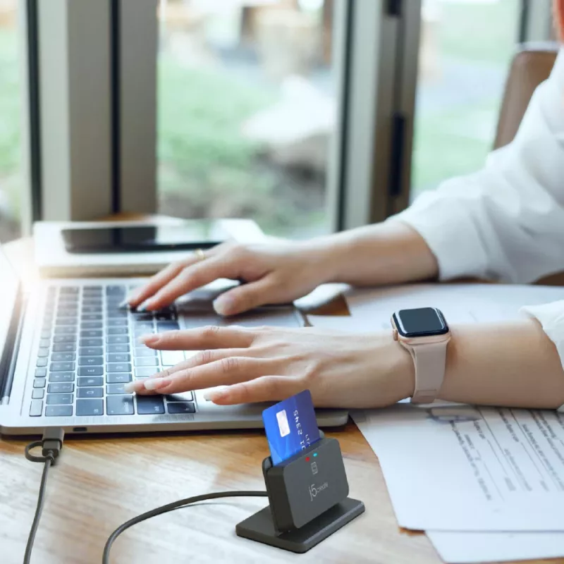 j5create JUR261 USB™ Smart Card / CAC Reader-standaard, USB Type-A/USB Type-C, zwart, 95 g