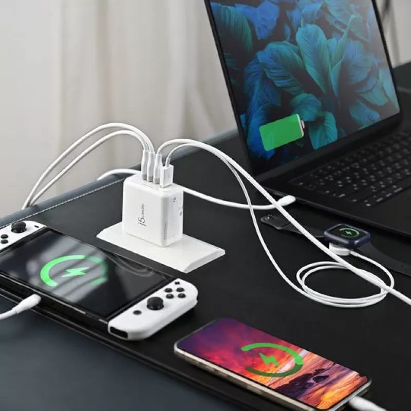 j5 create 70W GaN USB-C 4-poorts oplader — binnen, AC-gevoed, universeel compatibel, wit