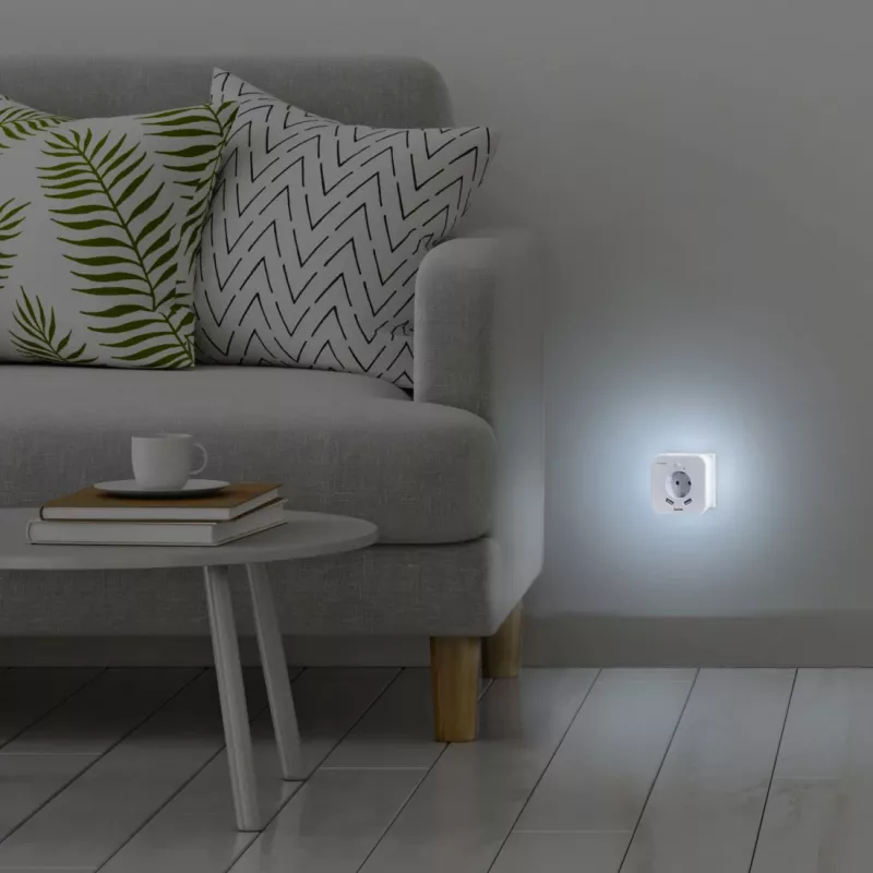 Hama 00223498 LED-nachtlampje met stopcontact, 2 USB-uitgangen, bewegings- en lichtsensor
