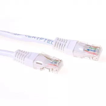 ACT wit 2 meter U/UTP CAT6 patchkabel met RJ45-stekkers