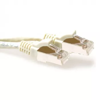 ACT ivoor 0,5 meter LSZH SFTP CAT6A patchkabel met vergrendelingslipbescherming met RJ45-stekkers