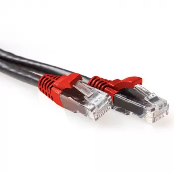 ACT zwart 0,5 meter U/UTP CAT6A patchkabel gekruist met RJ45-stekkers
