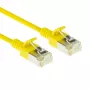 ACT geel 10 m LSZH U/FTP CAT6A datacenter slimline patchkabel met RJ45-stekkers en knikbescherming