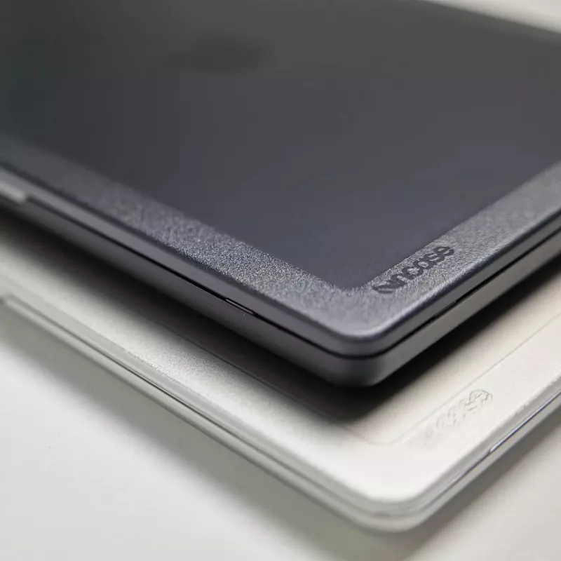 Incase Edge Hardshell Case met Makrolon® voor 14-inch MacBook Pro (M1-M4, 2021-2024)