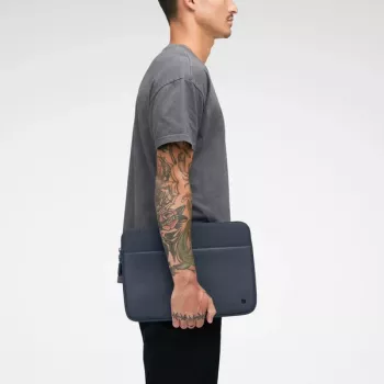 Incase A.R.C. sleeve met ReSpun 100% gerecycled polyester voor 14-inch laptop (M1-M4, 2021-2024)