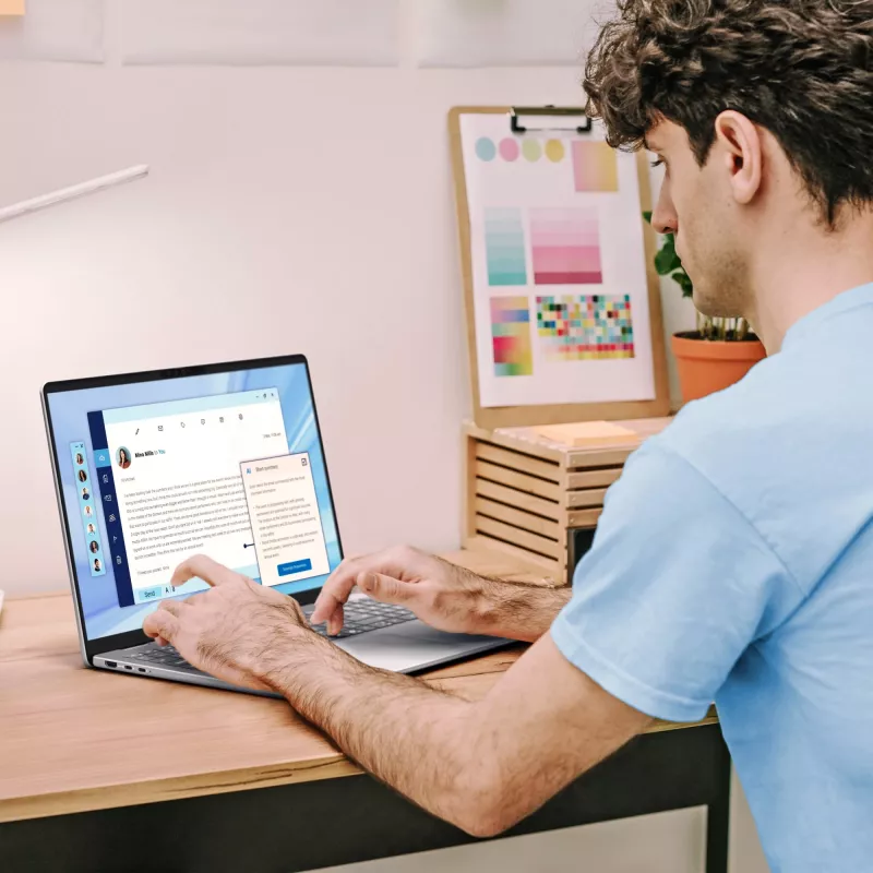 Laptop Dell 16 Plus DB16250 — Intel Core Ultra 9 288V, 16 inch Quad HD+ touchscreen, 32 GB RAM, 1 TB SSD, Windows 11 Pro, blauw