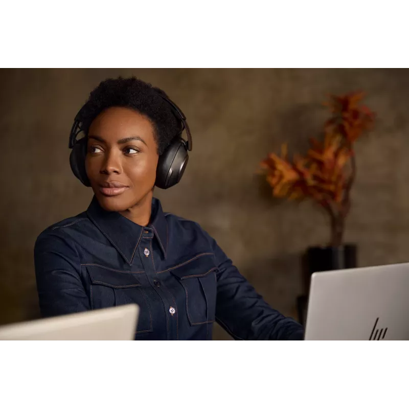 HP Poly Voyager Surround 80 UC USB-C headset + USB-C/A adapter