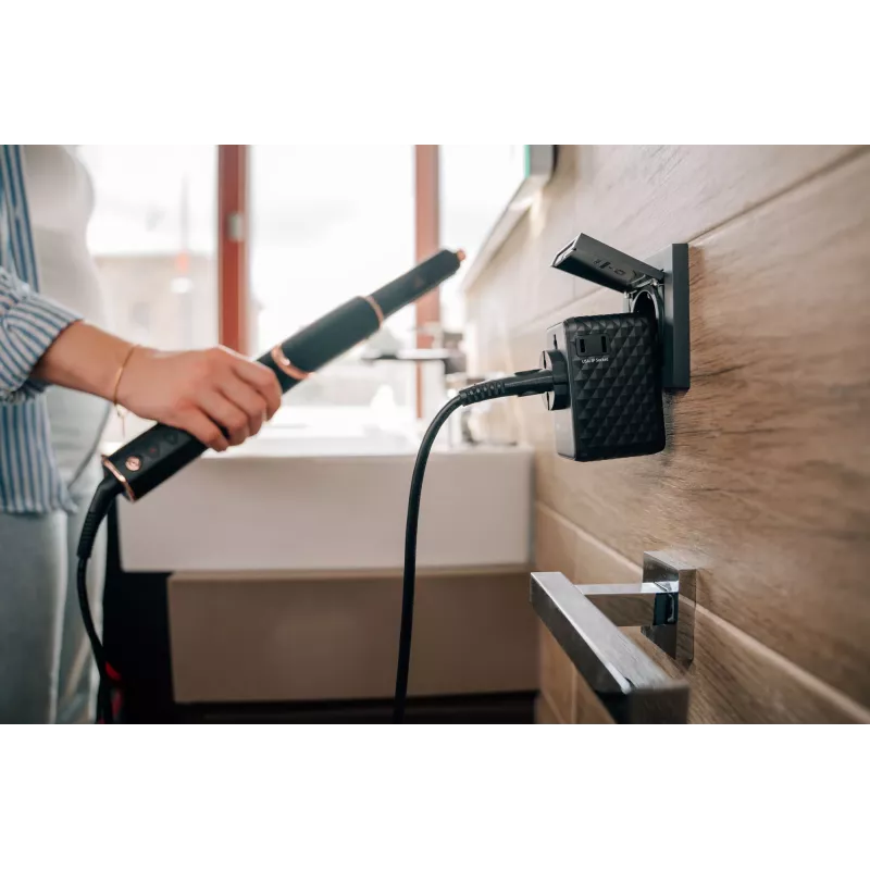 Verbatim Charge 'n' Travel 170W universele reisadapter zwart