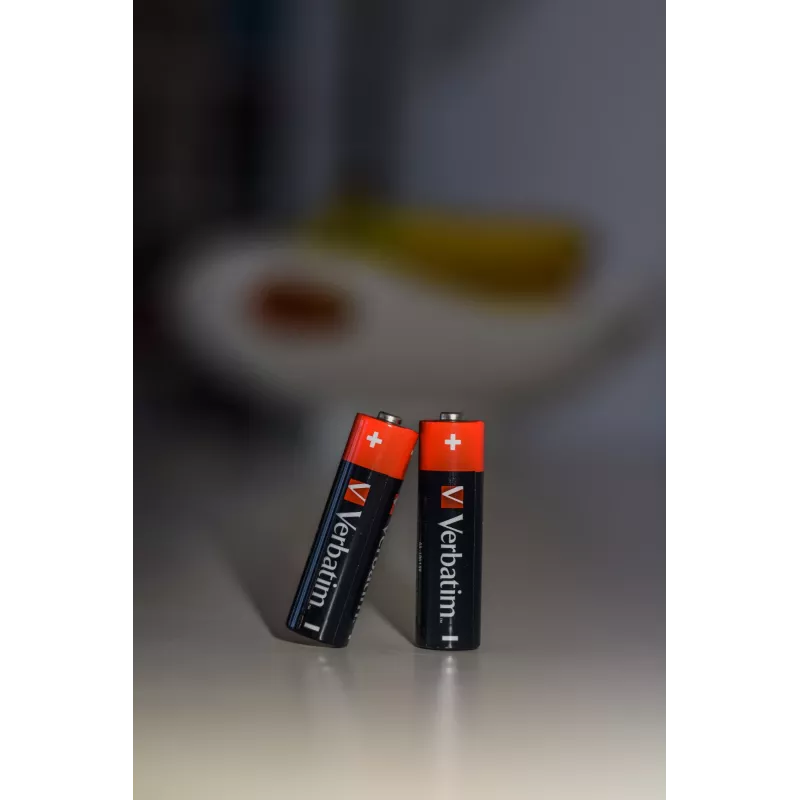 Verbatim AA alkalinebatterijen, wegwerpbatterij, AA, alkaline, 1,5 V, 10 stuks, zwart, rood