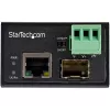 StarTech.com industriële glasvezel-naar-Ethernet-mediaconverter - 100 Mbit/s SFP naar RJ45/Cat6 - singlemode/multimode optische vezel naar kopernetwerk - 12-56 V DC - IP-30 / -40 tot +75 °C