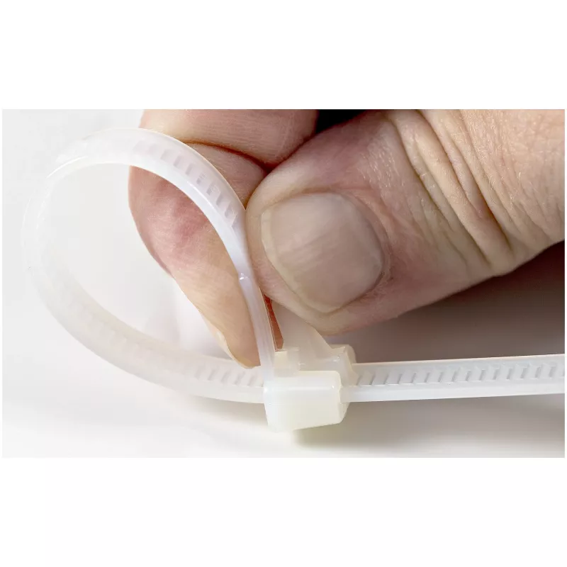 StarTech.com 12 cm herbruikbare kabelbinders - 7 mm breed, 30 mm bundeldiameter, 22 kg treksterkte, losmaakbare nylon binders, binnen/buiten, 94V-2/UL gecertificeerd, 100-pack - wit
