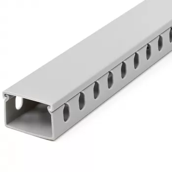 StarTech.com kabelgoot met open sleuven en deksel, 38 mm (1-1/2 inch) B x 25 mm (1 inch) H - 2 m (6,5 voet) lengte - 8 mm (1/4 inch) sleuven, PVC-netwerkkabelverberg/wandkabelgoot, max. 20 kabels, UL-gecertificeerd