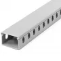 StarTech.com kabelgoot met open sleuven en deksel, 38 mm (1-1/2 inch) B x 25 mm (1 inch) H - 2 m (6,5 voet) lengte - 8 mm (1/4 inch) sleuven, PVC-netwerkkabelverberg/wandkabelgoot, max. 20 kabels, UL-gecertificeerd
