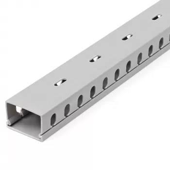 StarTech.com kabelgoot met open sleuven en deksel, 38 mm (1-1/2 inch) B x 25 mm (1 inch) H - 2 m (6,5 voet) lengte - 8 mm (1/4 inch) sleuven, PVC-netwerkkabelverberg/wandkabelgoot, max. 20 kabels, UL-gecertificeerd