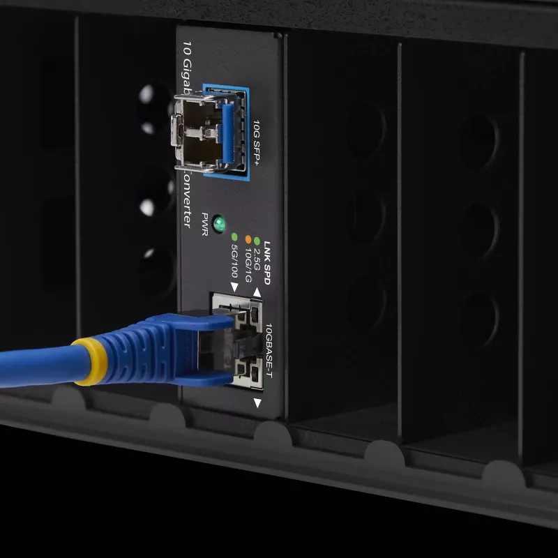 StarTech.com 10GbE multi-gigabit open SFP+ glasvezel mediaconverter, 10G/5G/2.5G/1G/100M, koper naar 10GBASE-X SFP+, singlemode, multimode, 16K jumbo frames, TAA